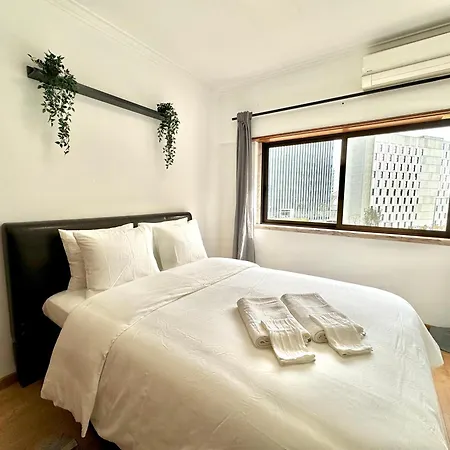 Parque Nacoes Paradise リスボン